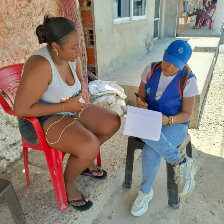 Realizando encuesta de intencion de voto en Colombia por Opinión y Mercadeo LTDA